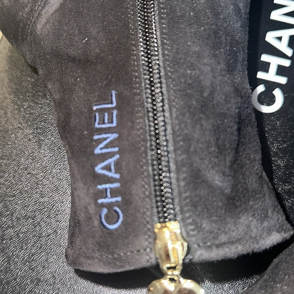 AUTHENTIC CHANEL BLACK SUEDE BOOTIES WITH PATENT TOE - Picture 3 of 9